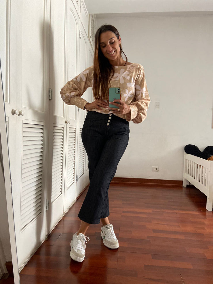 Top Bombastic Beige Floral Stock