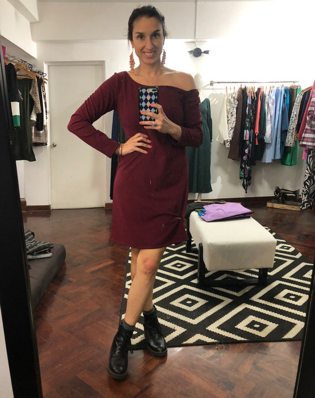 Vestido guinda sin hombro