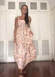 Vestido Tiempos Beidge y Blanco