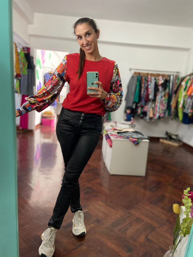 Sweater Bombastic Rojo Mangas Comic Stock