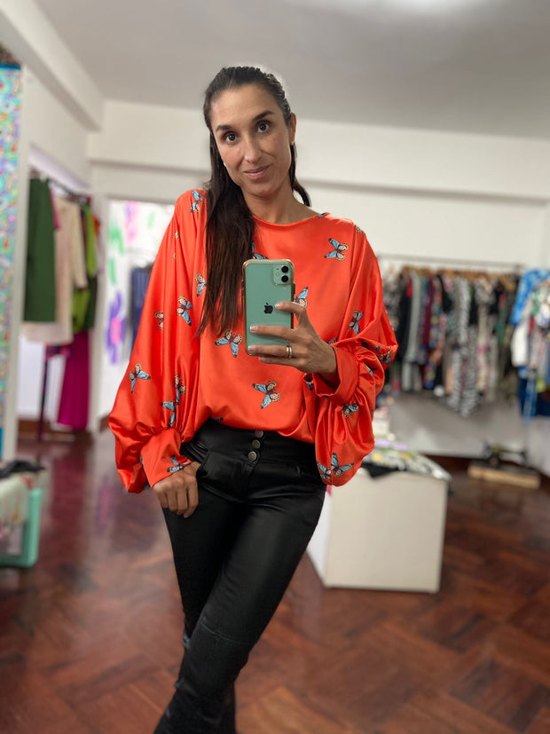 Blusa Globo Naranja Mariposas