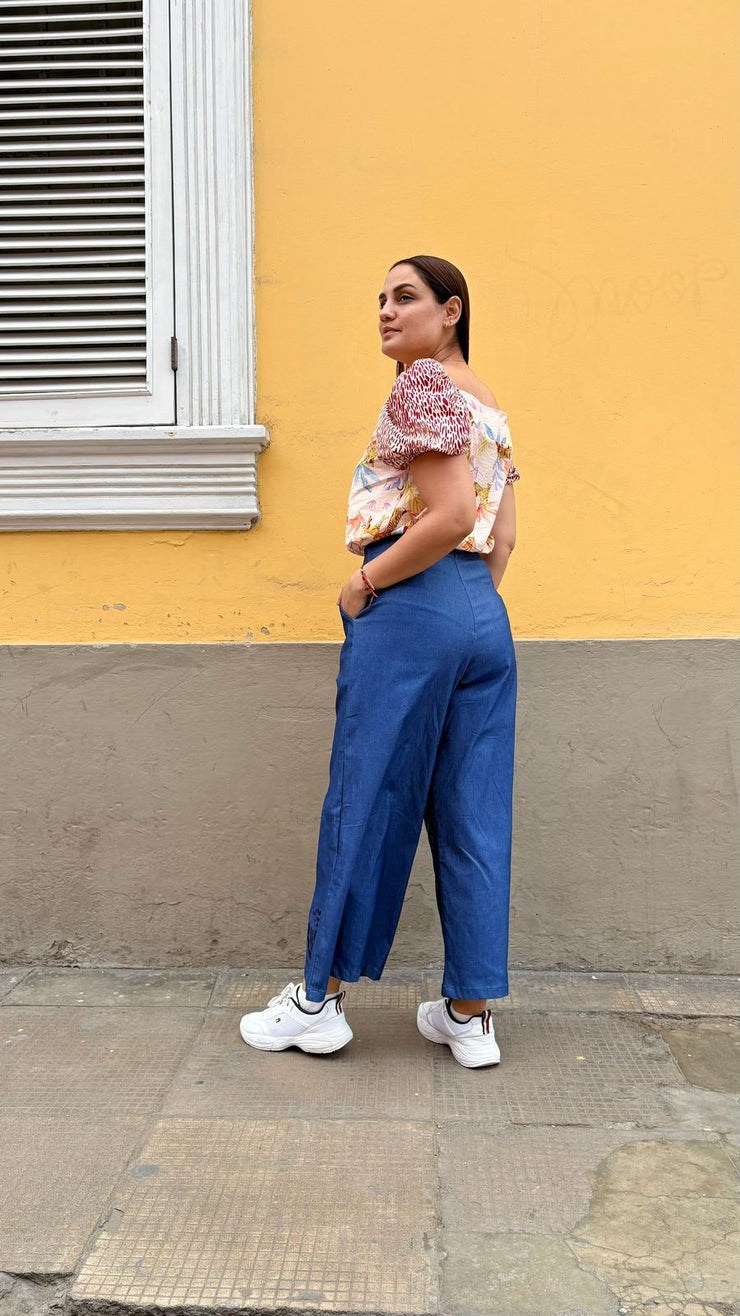 Pantalón palazo bolsillos bordado