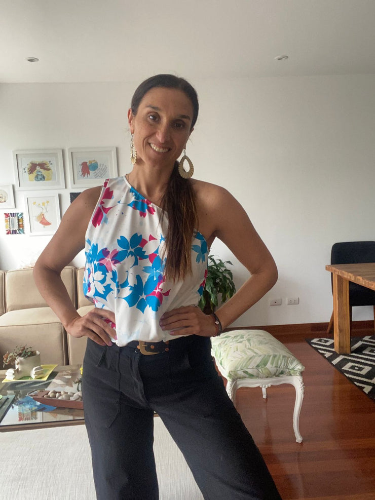 top elastico un hombro floral