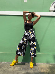 Pantalón Envolvente Negro Margaritas Stock