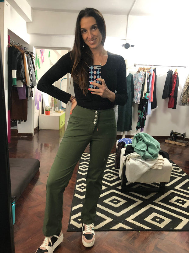 pantalon pitillo verde militar