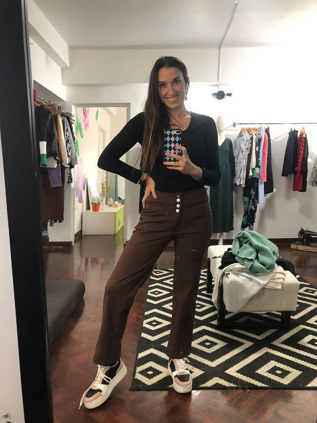 pantalón pitillo marrón