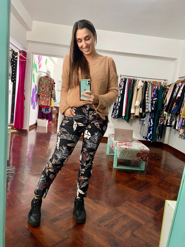 Pantalón Pitillo Negro Hojas