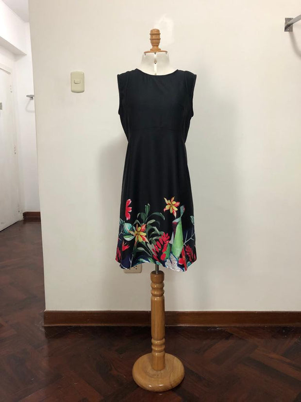 Vestido CC negro cenefa floral